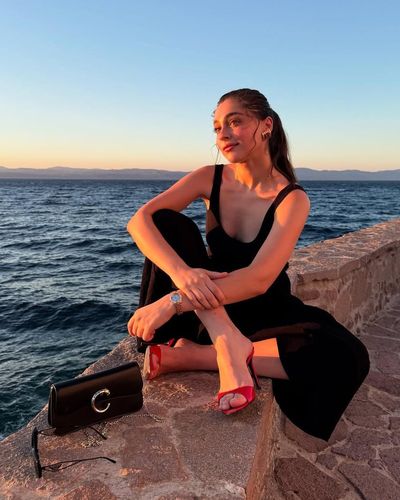 Cemre Baysel seksi ifşa fotoğrafı 360