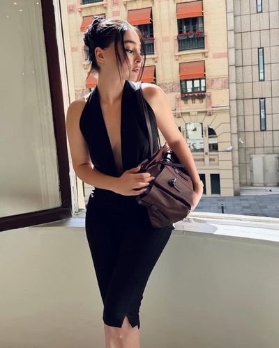 Cemre Baysel seksi ifşa fotoğrafı 367