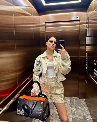 Cemre Baysel seksi ifşa fotoğrafı 36