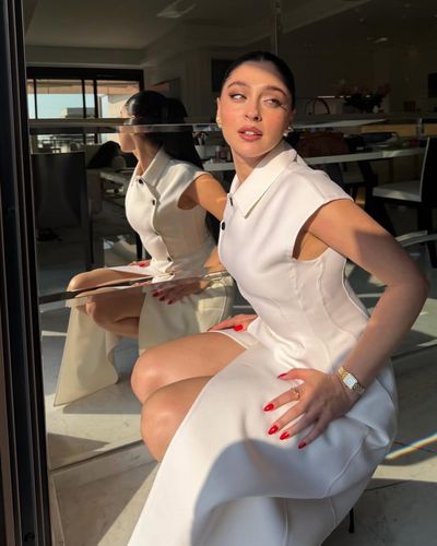 Cemre Baysel seksi ifşa fotoğrafı 37