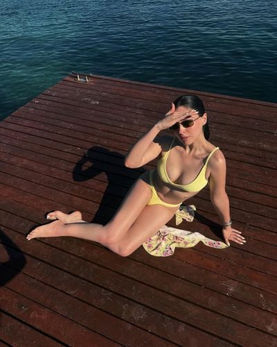 Cemre Baysel seksi ifşa fotoğrafı 409