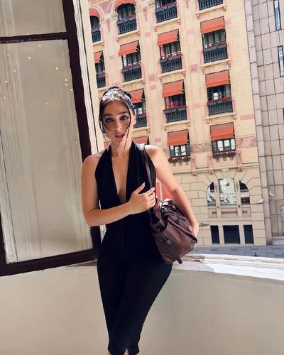 Cemre Baysel seksi ifşa fotoğrafı 416