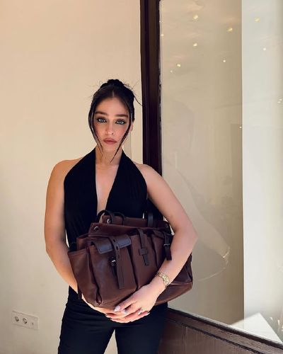 Cemre Baysel seksi ifşa fotoğrafı 421