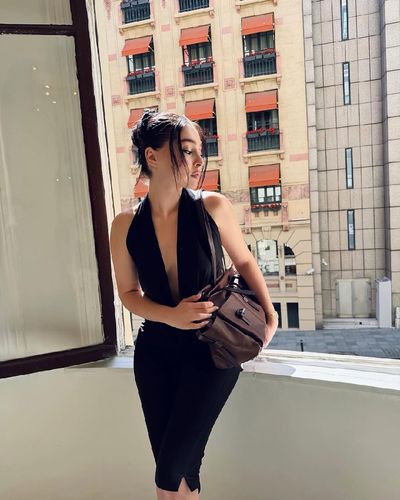 Cemre Baysel seksi ifşa fotoğrafı 423