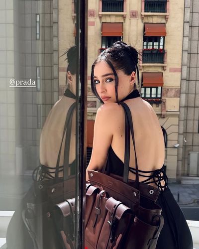 Cemre Baysel seksi ifşa fotoğrafı 425
