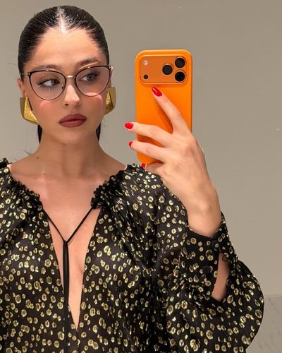 Cemre Baysel seksi ifşa fotoğrafı 442