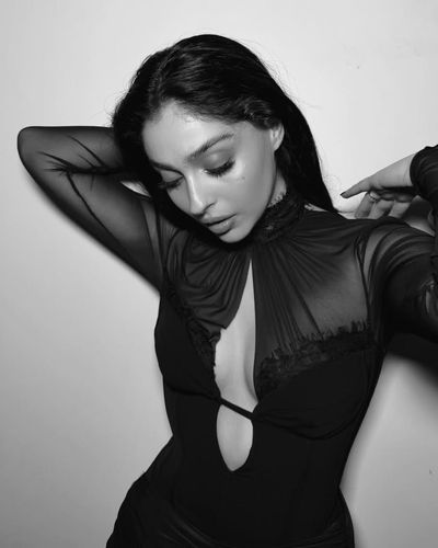 Cemre Baysel seksi ifşa fotoğrafı 443