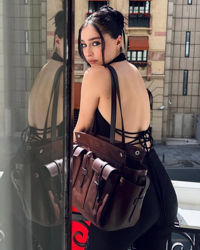 Cemre Baysel seksi ifşa fotoğrafı 469