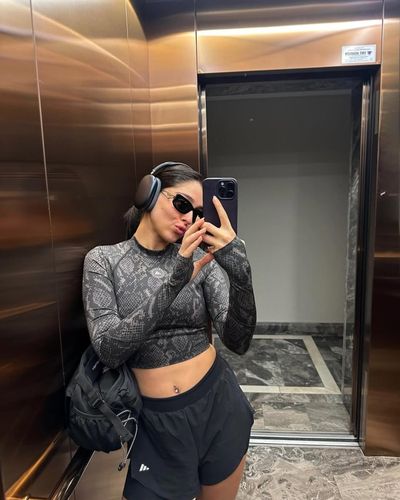 Cemre Baysel seksi ifşa fotoğrafı 47