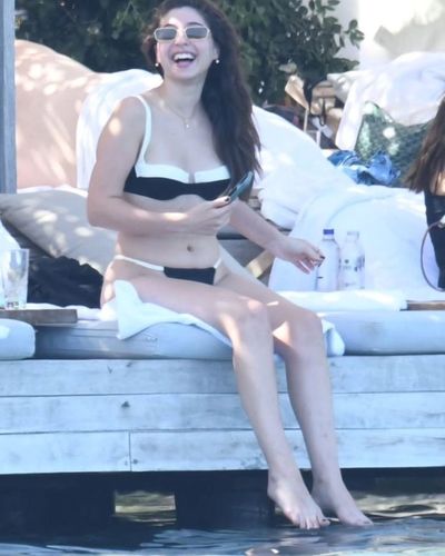 Cemre Baysel seksi ifşa fotoğrafı 59