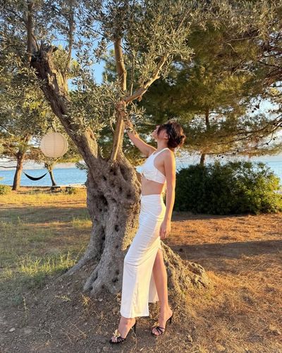 Cemre Baysel seksi ifşa fotoğrafı 73