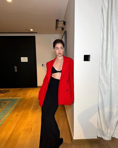 Cemre Baysel seksi ifşa fotoğrafı 75