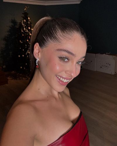 Cemre Baysel seksi ifşa fotoğrafı 87