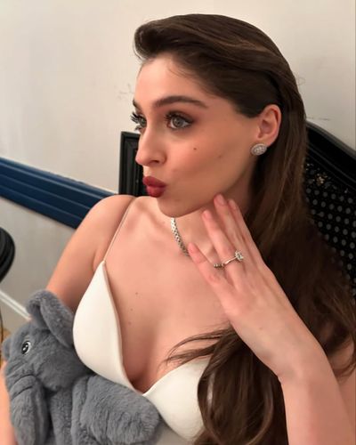 Cemre Baysel seksi ifşa fotoğrafı 92