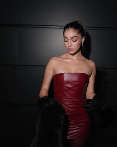 Cemre Baysel seksi ifşa fotoğrafı 94