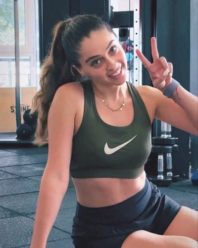 Cemre Baysel seksi ifşa fotoğrafı 3 — The Body Nation (2024)