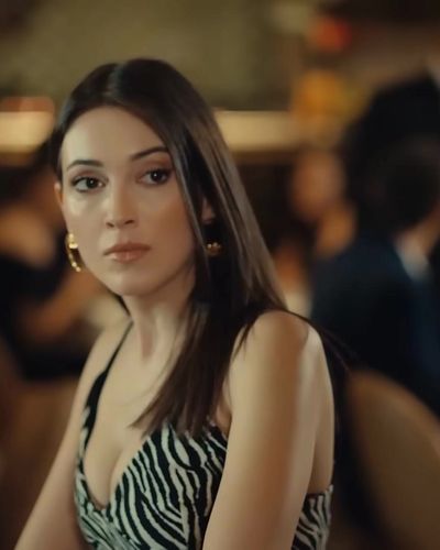 Cemre Gümeli seksi ifşa fotoğrafı 10 — Bay Yanlış (2020)