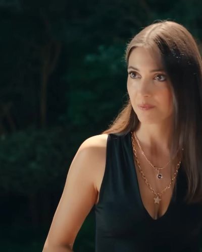 Cemre Gümeli seksi ifşa fotoğrafı 17 — Bay Yanlış (2020)