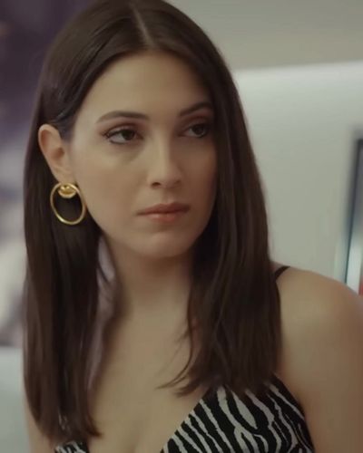 Cemre Gümeli seksi ifşa fotoğrafı 18 — Bay Yanlış (2020)