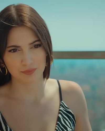 Cemre Gümeli seksi ifşa fotoğrafı 19 — Bay Yanlış (2020)