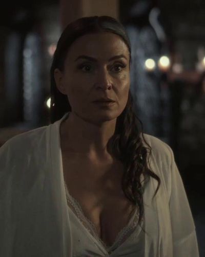 Ceyda Düvenci seksi ifşa fotoğrafı 1 — The Prince (2023)