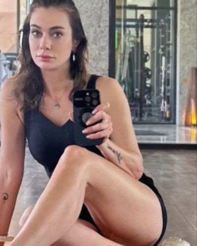 Çiğdem Batur seksi ifşa fotoğrafı 9920
