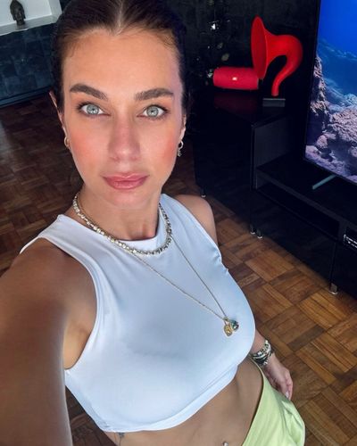 Çiğdem Batur seksi ifşa fotoğrafı 613