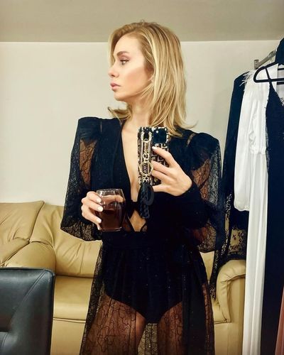 Çiğdem Batur seksi ifşa fotoğrafı 9