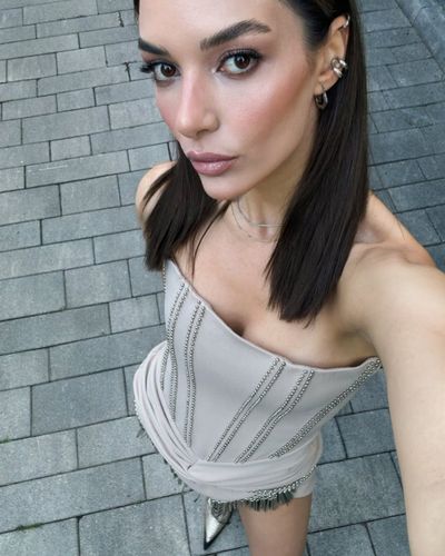 Damla Colbay seksi ifşa fotoğrafı 1