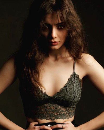 Damla Sönmez seksi ifşa fotoğrafı 17 — Damla Sönmez Sexy Photos Collection (2022)