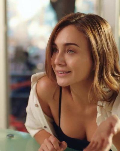 Damla Sönmez seksi ifşa fotoğrafı 8 — Maviye Sürgün (2023)