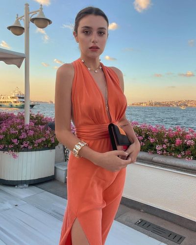 Damlasu İkizoğlu seksi ifşa fotoğrafı 1