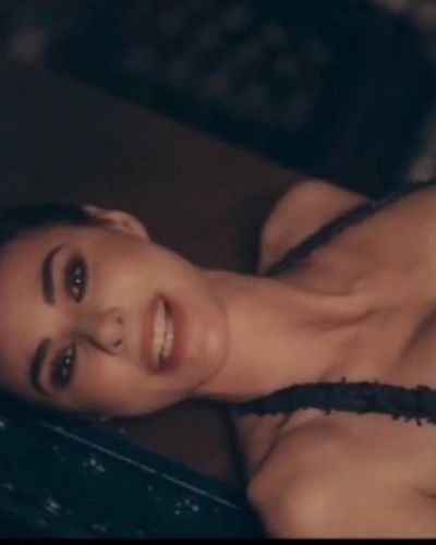 Defne Samyeli seksi ifşa fotoğrafı 129
