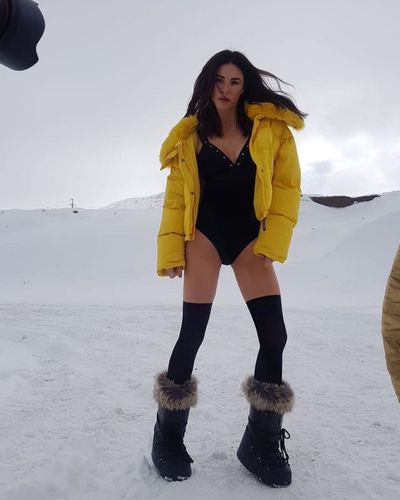 Defne Samyeli seksi ifşa fotoğrafı 220