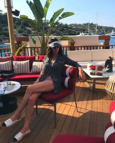 Defne Samyeli seksi ifşa fotoğrafı 258