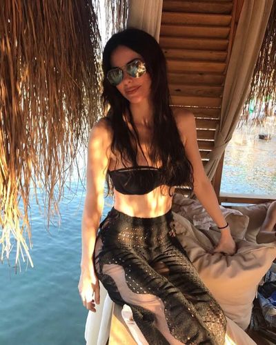 Defne Samyeli seksi ifşa fotoğrafı 290