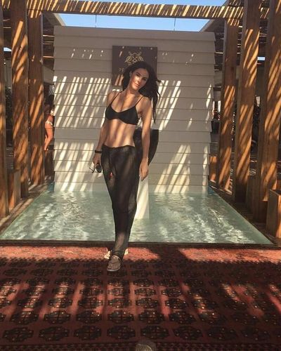 Defne Samyeli seksi ifşa fotoğrafı 295