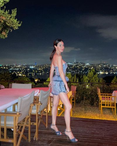 Defne Samyeli seksi ifşa fotoğrafı 311