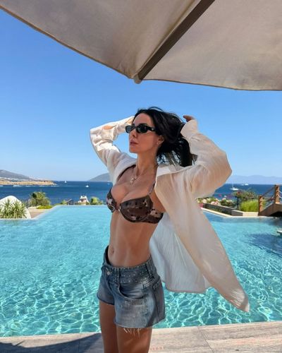 Defne Samyeli seksi ifşa fotoğrafı 338