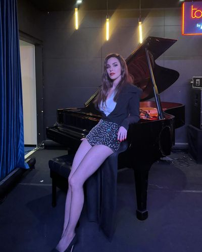 Defne Samyeli seksi ifşa fotoğrafı 365