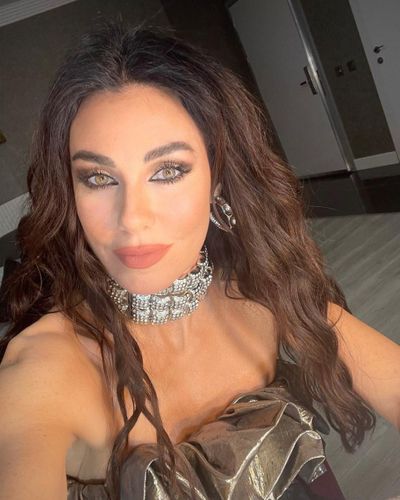 Defne Samyeli seksi ifşa fotoğrafı 97