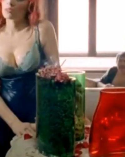 Demet Evgar seksi ifşa fotoğrafı 11 — Banyo (2005)