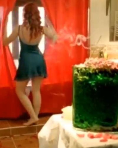 Demet Evgar seksi ifşa fotoğrafı 8 — Banyo (2005)