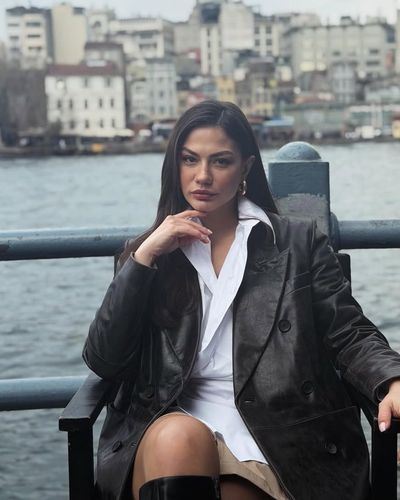 Demet Özdemir seksi ifşa fotoğrafı 1251