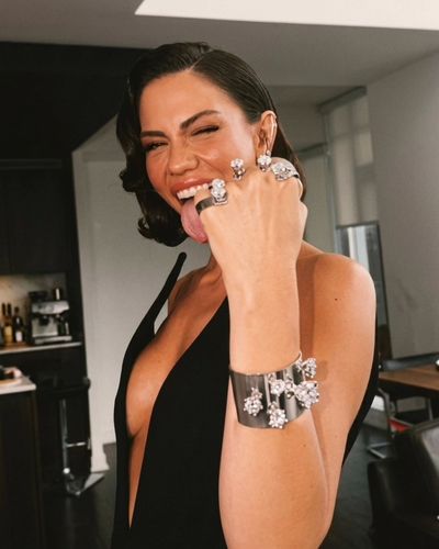 Demet Özdemir seksi ifşa fotoğrafı 1383