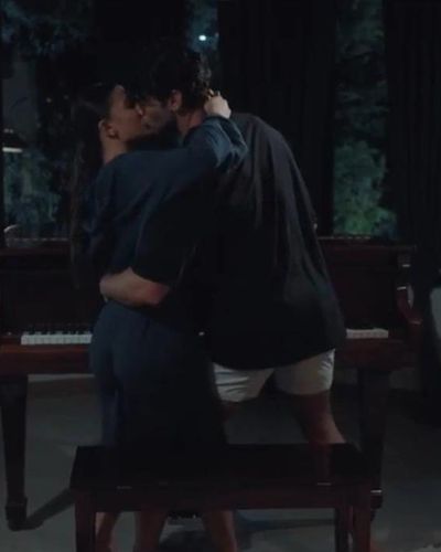 Demet Özdemir seksi ifşa fotoğrafı 5 — Aşk Taktikleri (2022)