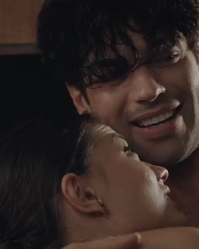 Demet Özdemir seksi ifşa fotoğrafı 6 — Aşk Taktikleri (2022)