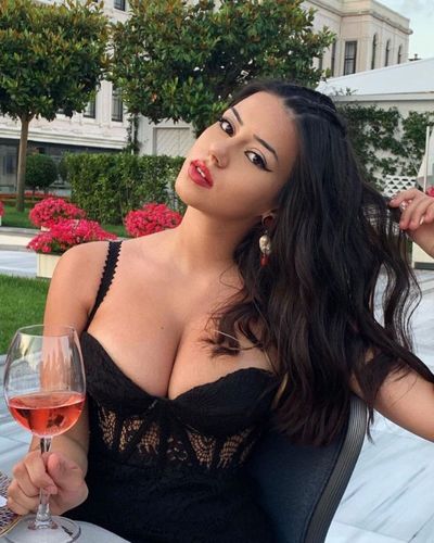 Demet Öztürk seksi ifşa fotoğrafı 9