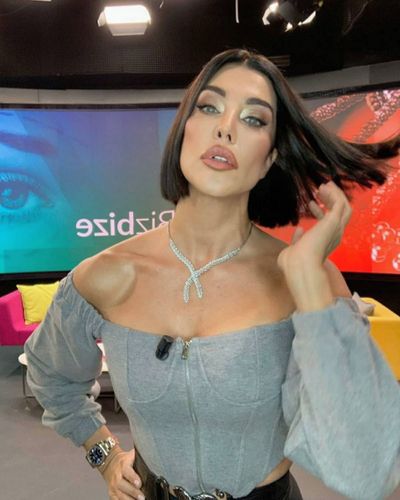 Deniz Akkaya seksi ifşa fotoğrafı 121