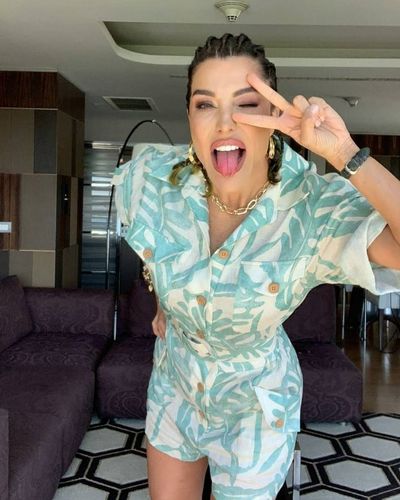 Deniz Akkaya seksi ifşa fotoğrafı 152